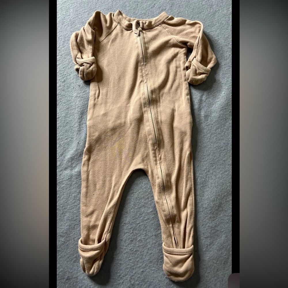 Goumi Zippy Sleeper Boys 3-6 months Tan Neutrals Butt Flap Hand Foot Covers